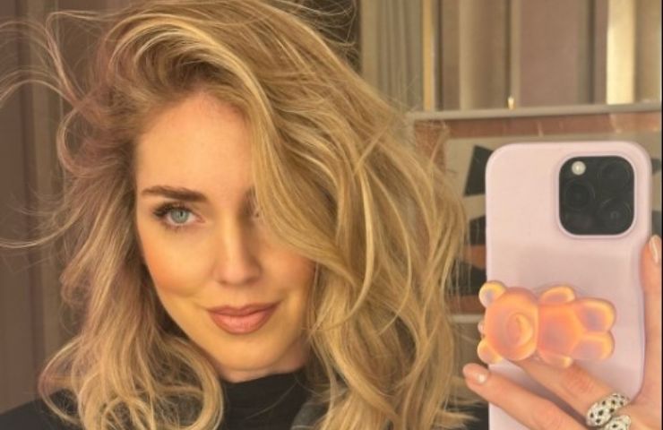 Chiara Ferragni selfie specchio