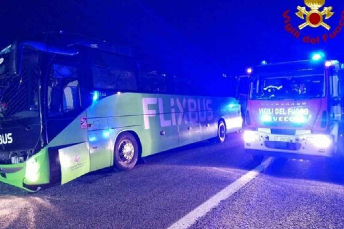 Un morto e sei feriti in un incidente stradale di un pullman nel Modenese