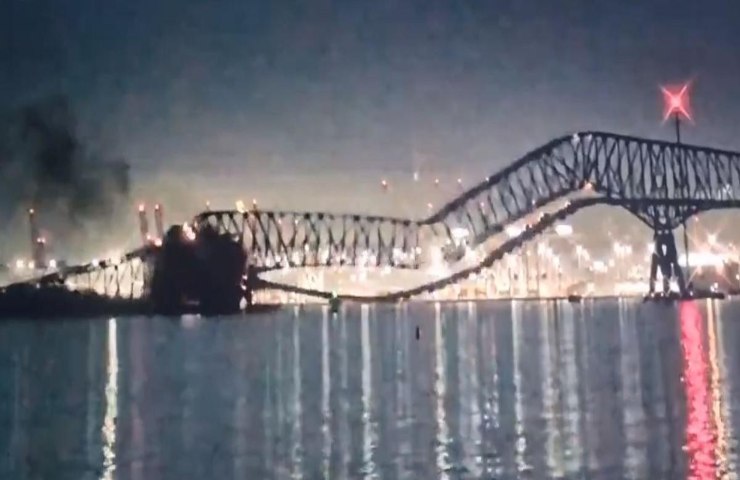Crolla un ponte a Baltimora dopo schianto di una nave, tante le vittime
