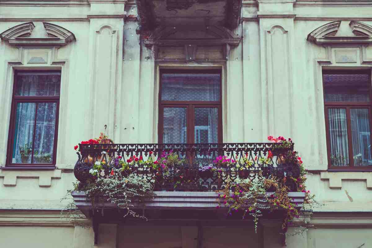 Balcone grazioso e piccolo