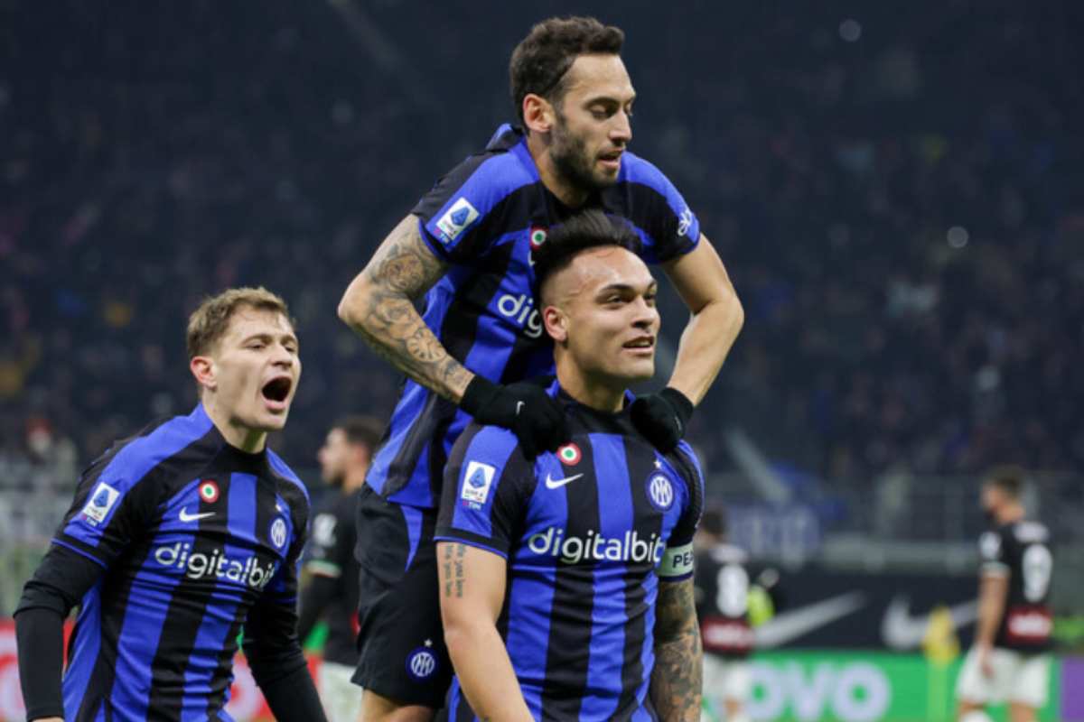 I giocatori dell'Inter esultano dopo il gol