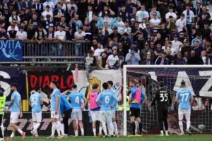 Monza-Lazio, ultras biancocelesti furiosi con i giocatori dopo la mancata vittoria